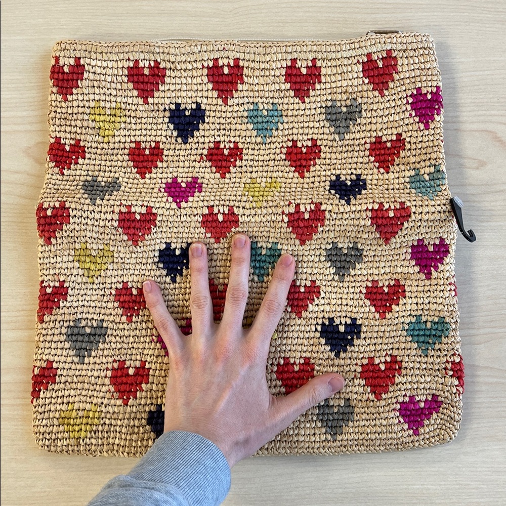 Mar Y Sol handmade in Madagascar amor heart print clutch zippered raffia pouch - Picture 7 of 7